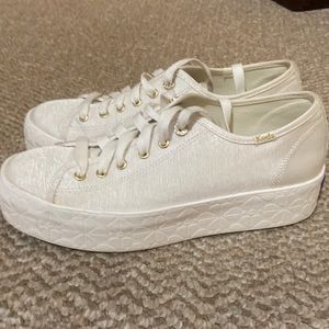 Women's Serve Lace-Up Low-Top Sneakers 91/2
